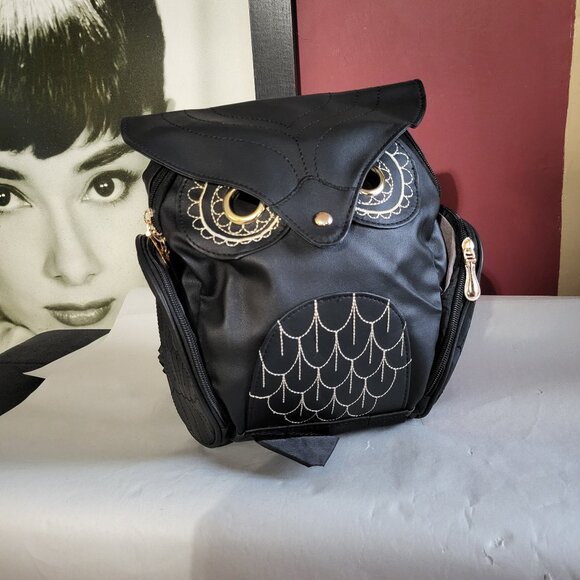 NWT SMALL VEGAN LEATHER OWL SLING BACKPACK - Picture 3 of 9